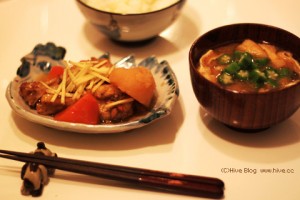 昆布、長芋、油揚げ、おくらの味噌汁 昆布、長芋、油揚げ、おくらの味噌汁