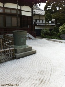 いつの間にやらお洒落な石庭が・・・ いつの間にやらお洒落な石庭が・・・